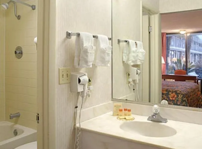 Hotel Baymont By Wyndham